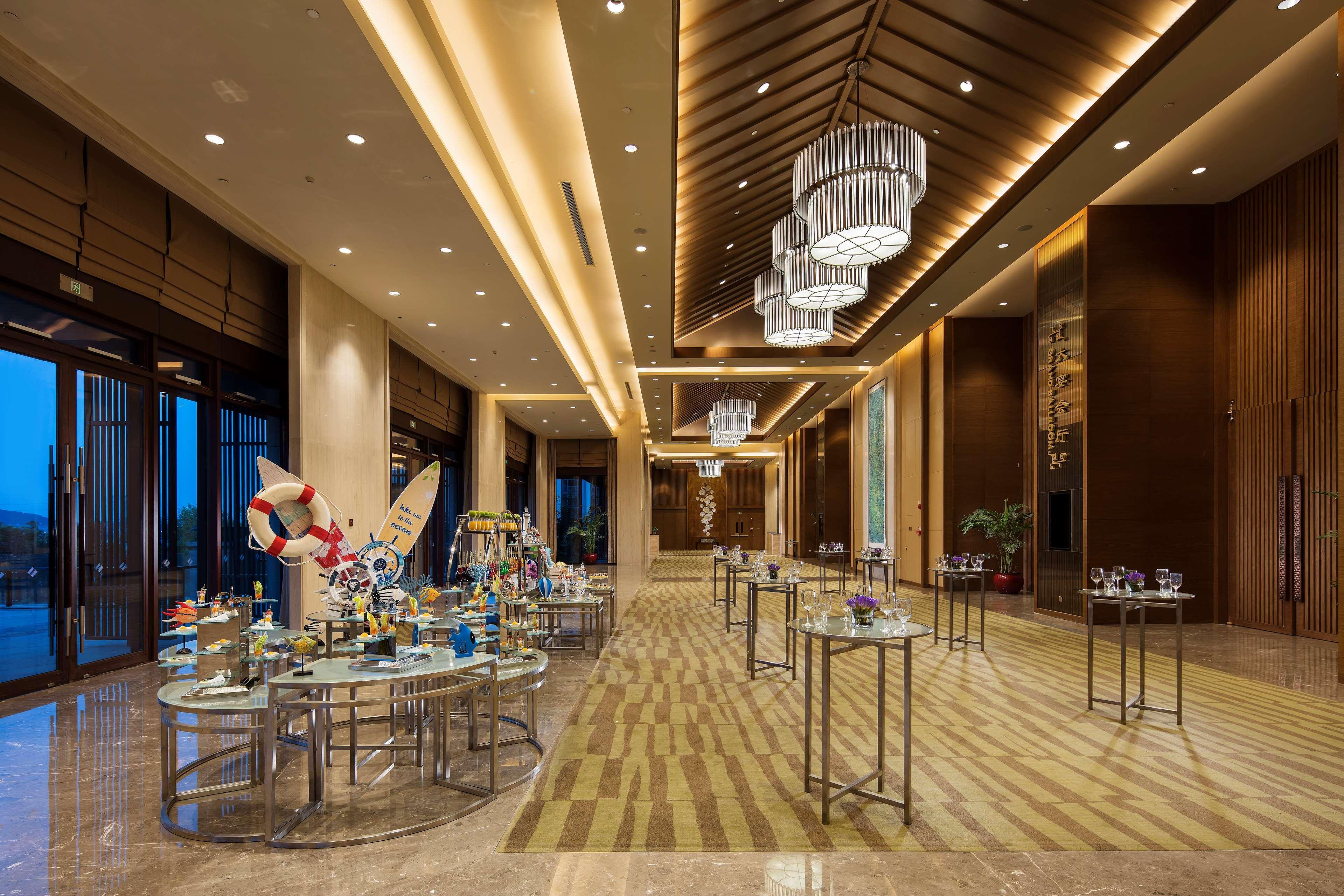 Hilton Wuhan Optics Valley Екстер'єр фото