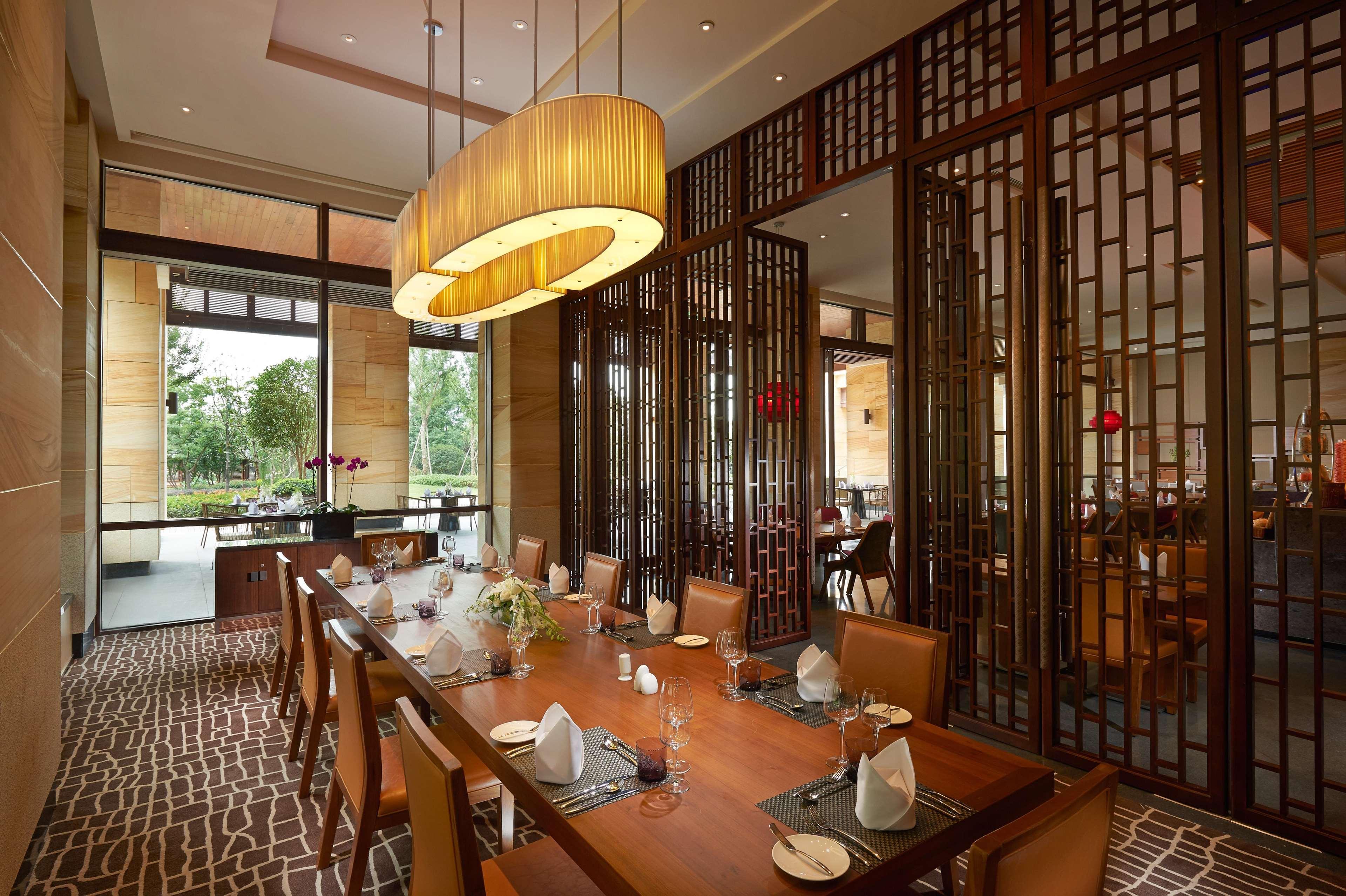 Hilton Wuhan Optics Valley Екстер'єр фото