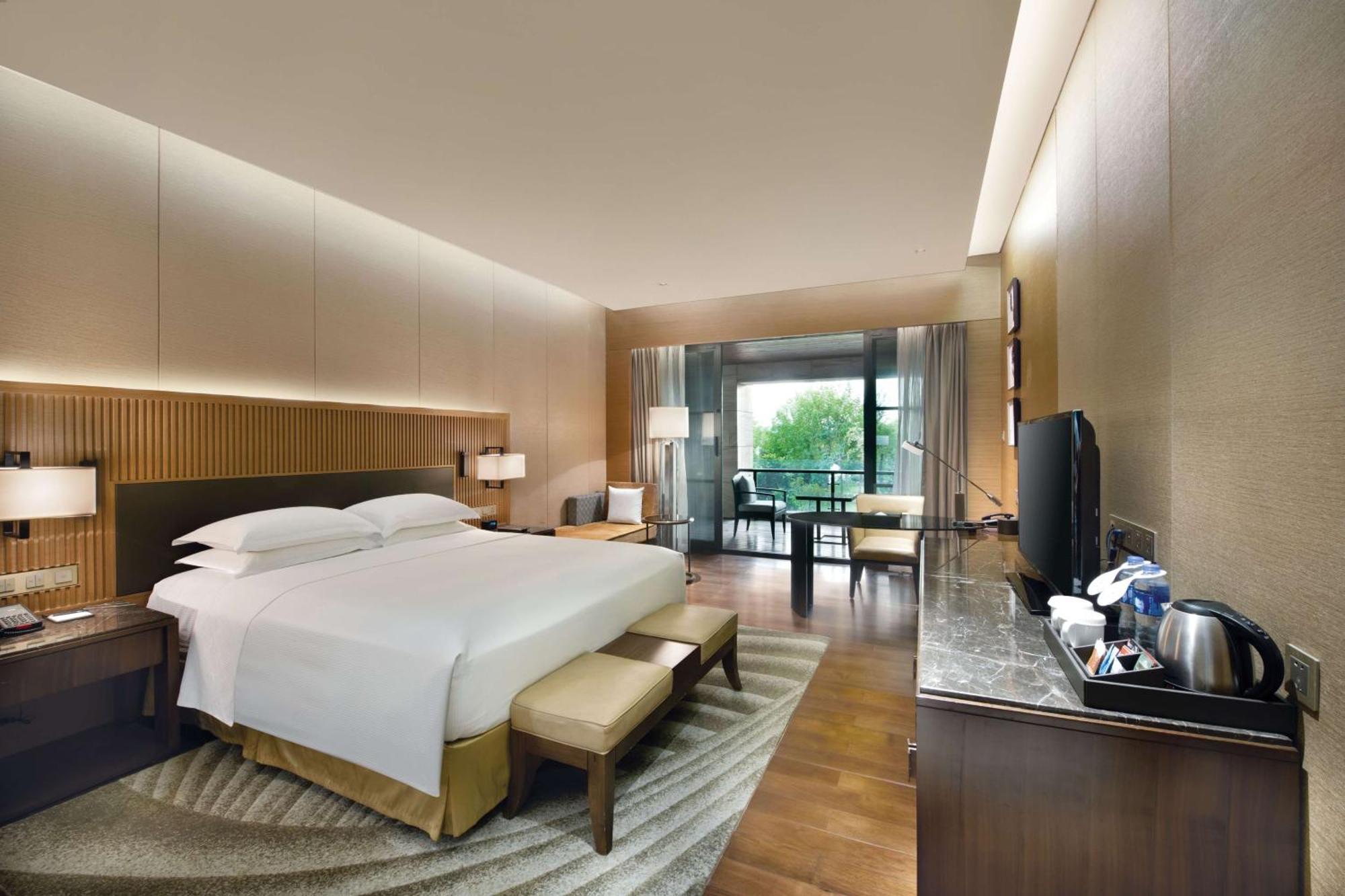 Hilton Wuhan Optics Valley Екстер'єр фото