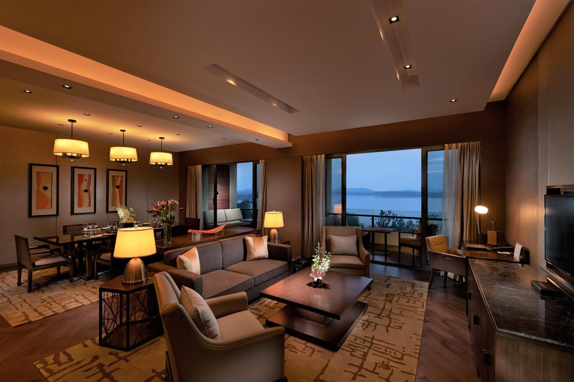Hilton Wuhan Optics Valley Екстер'єр фото