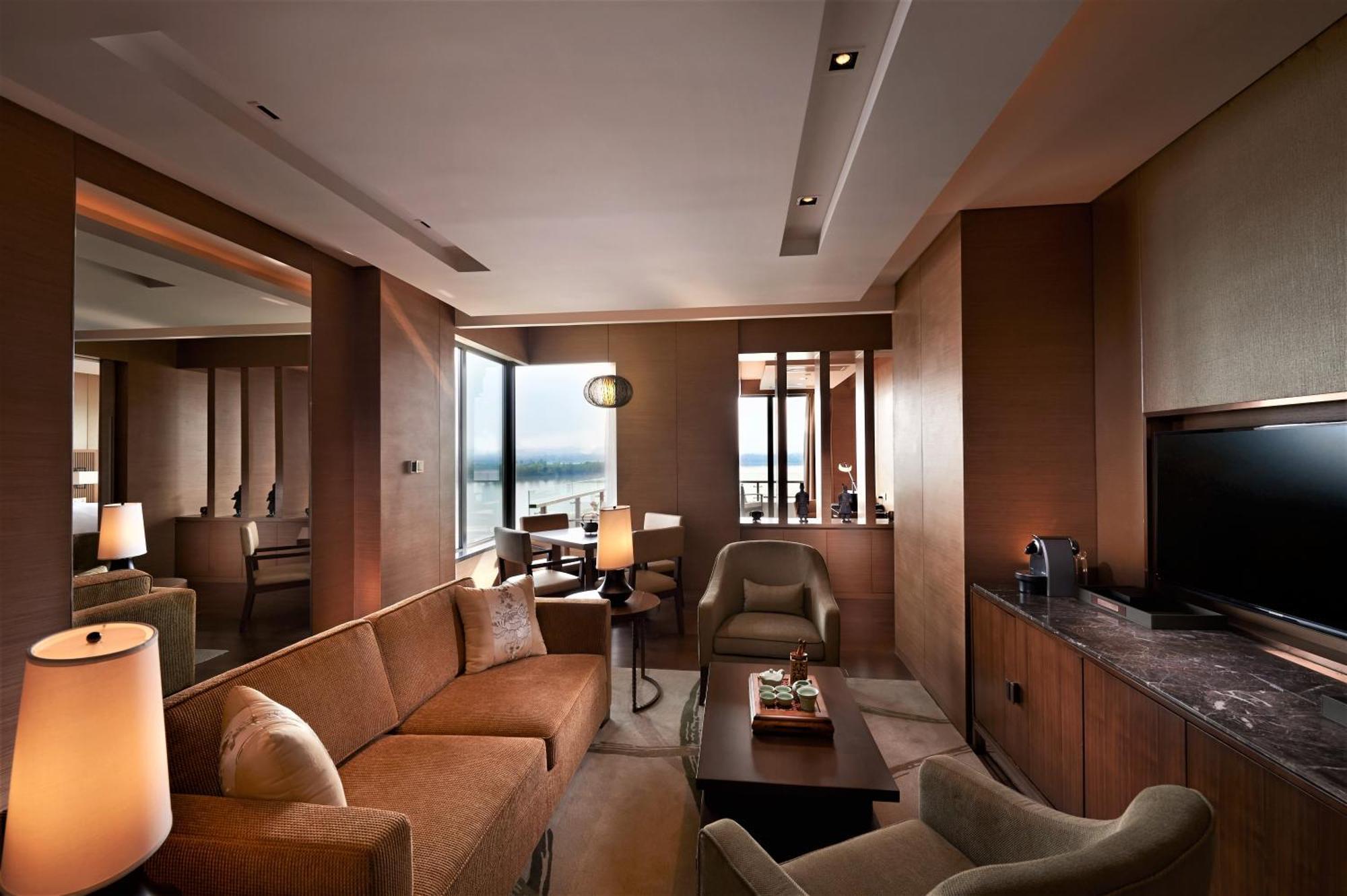 Hilton Wuhan Optics Valley Екстер'єр фото