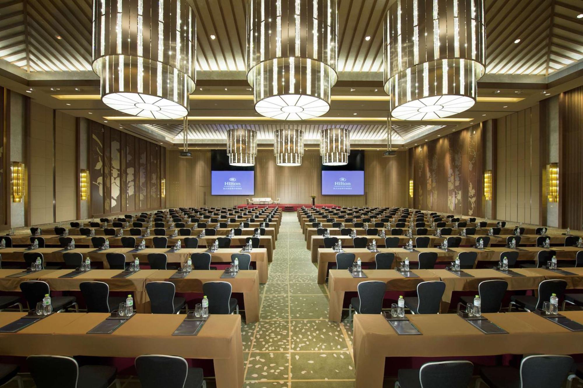 Hilton Wuhan Optics Valley Екстер'єр фото