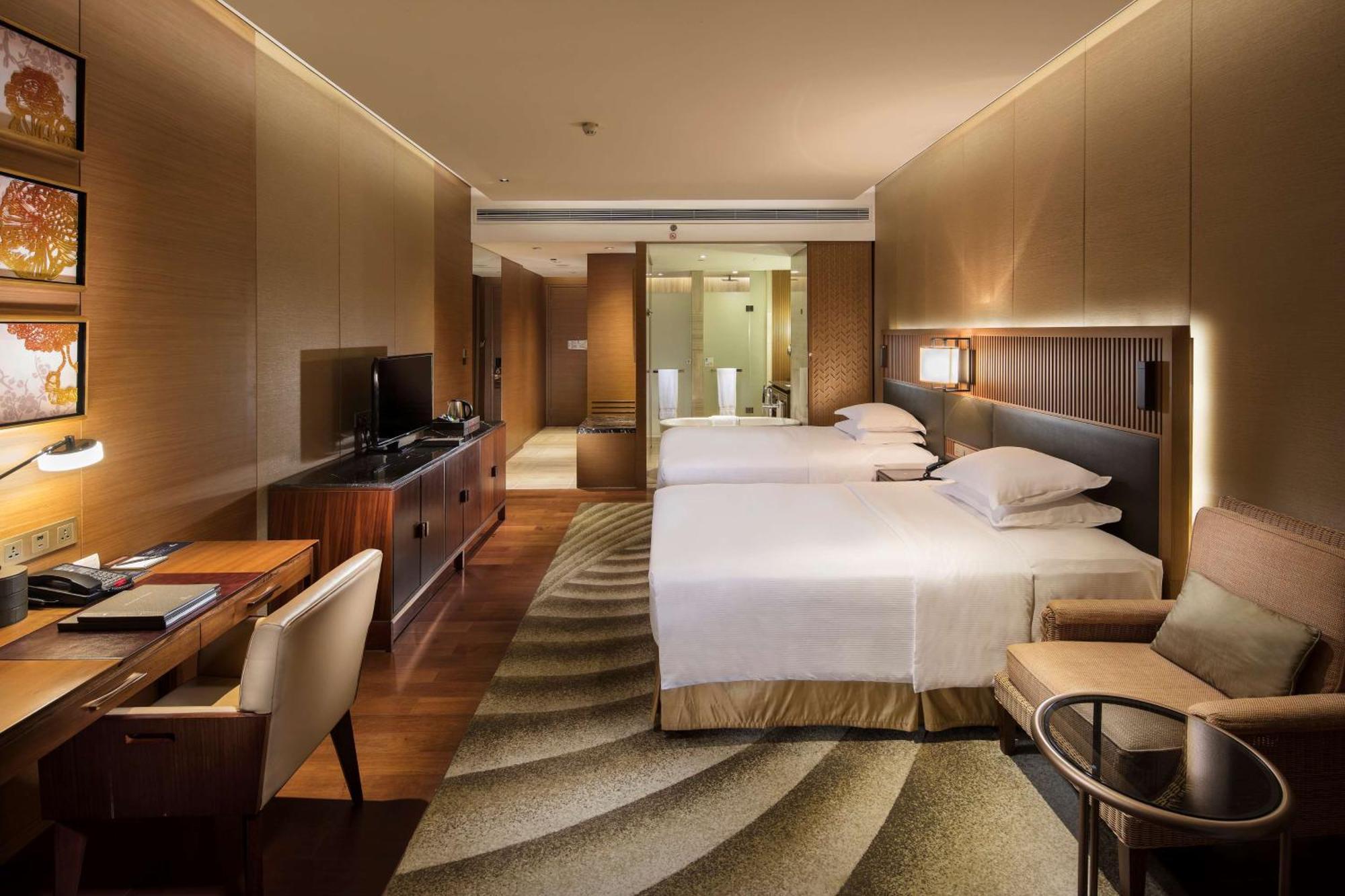 Hilton Wuhan Optics Valley Екстер'єр фото