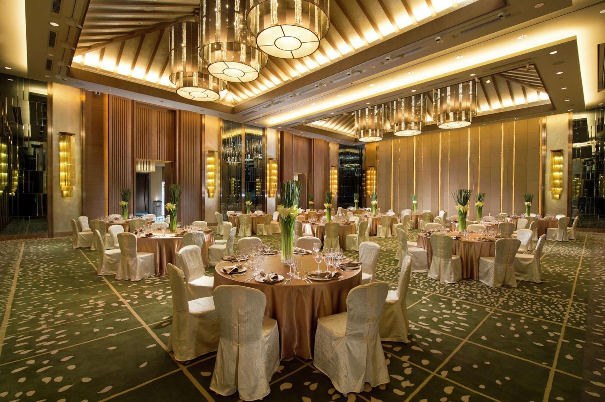 Hilton Wuhan Optics Valley Екстер'єр фото
