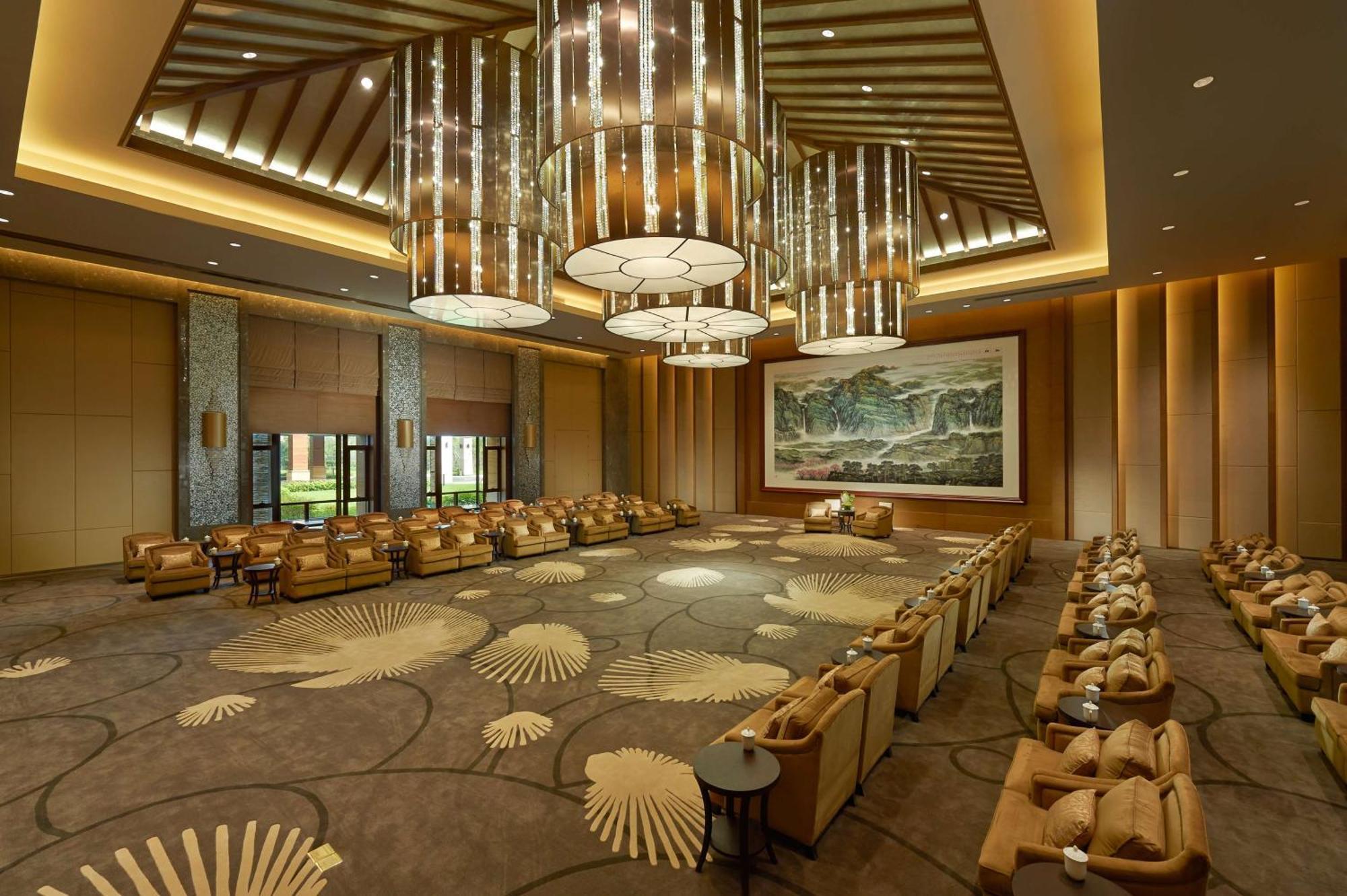 Hilton Wuhan Optics Valley Екстер'єр фото