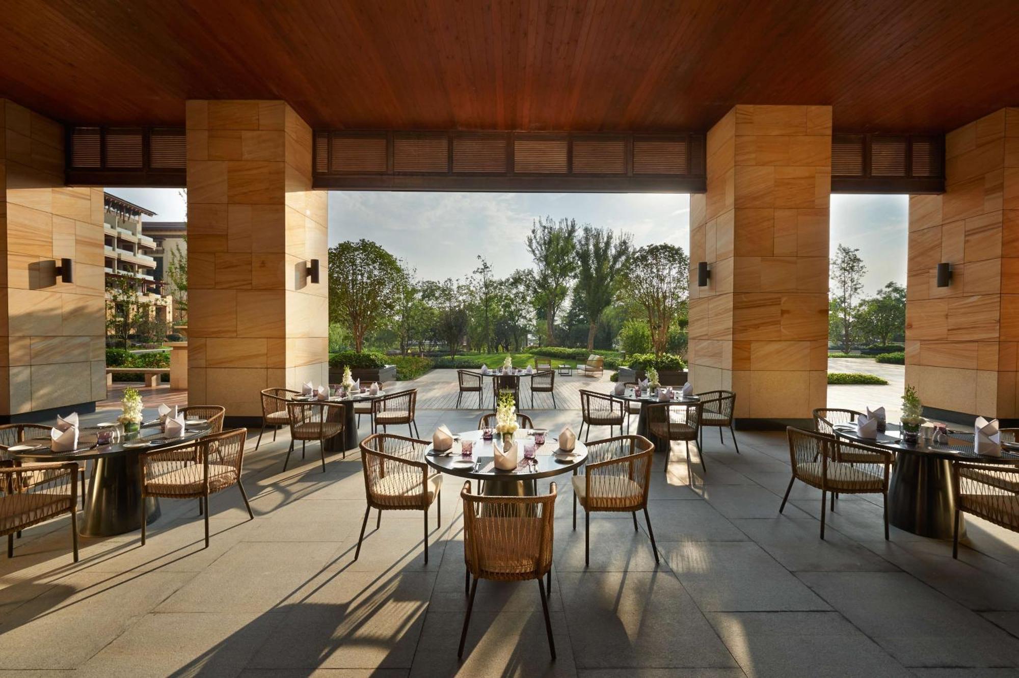 Hilton Wuhan Optics Valley Екстер'єр фото