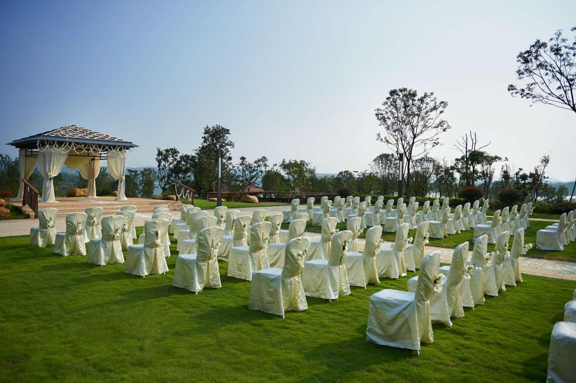 Hilton Wuhan Optics Valley Екстер'єр фото