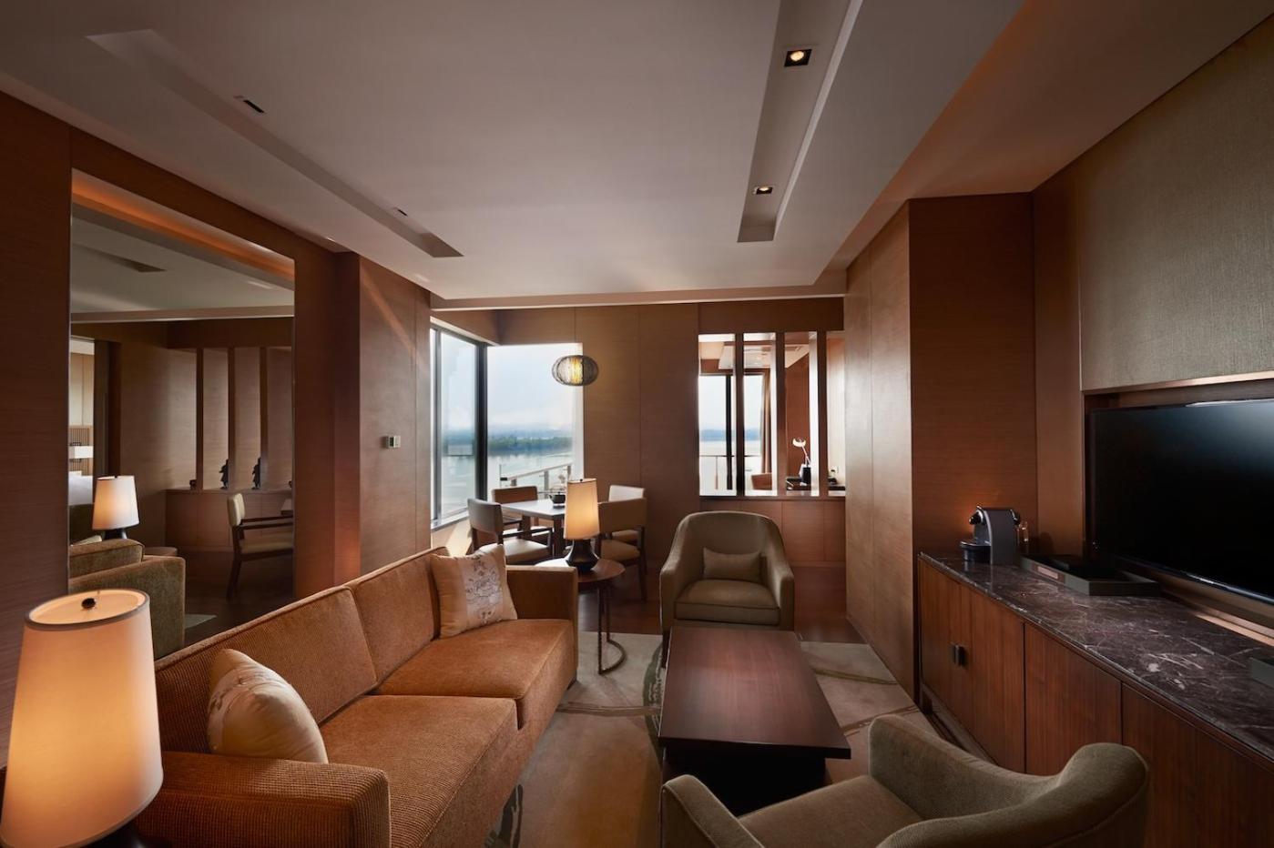 Hilton Wuhan Optics Valley Екстер'єр фото