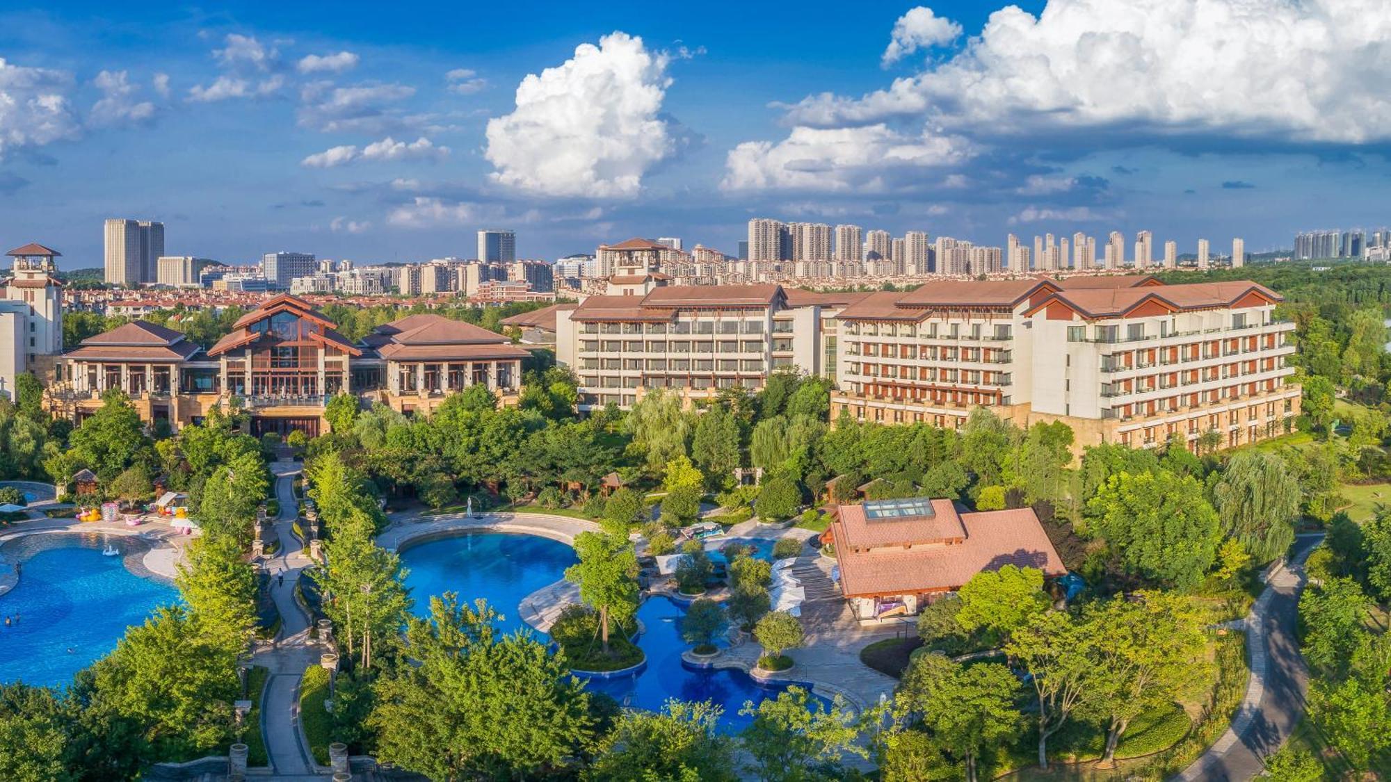 Hilton Wuhan Optics Valley Екстер'єр фото
